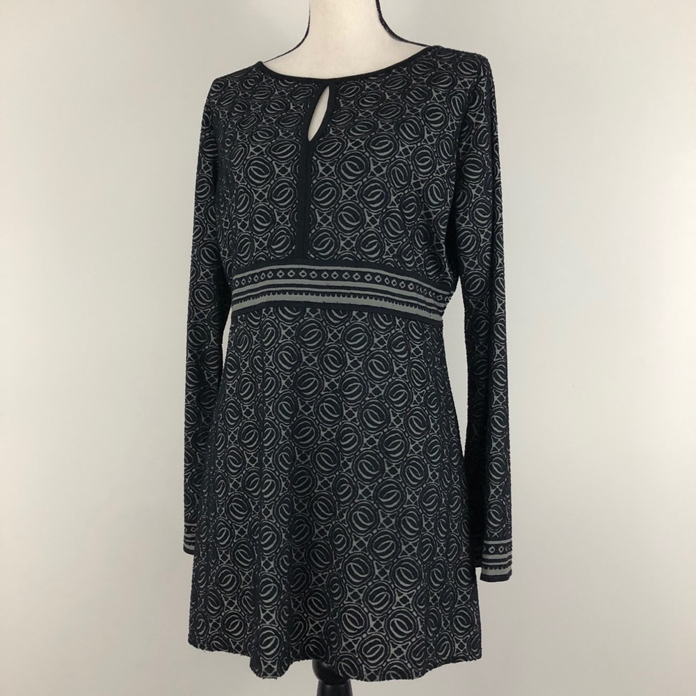 Max Edition Velvet Burnout Pattern Long Sleeve Tunic Top